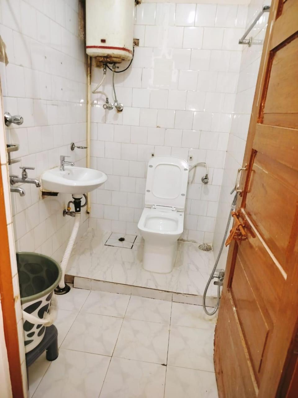 Kiara Home Stays Варанаси Экстерьер фото